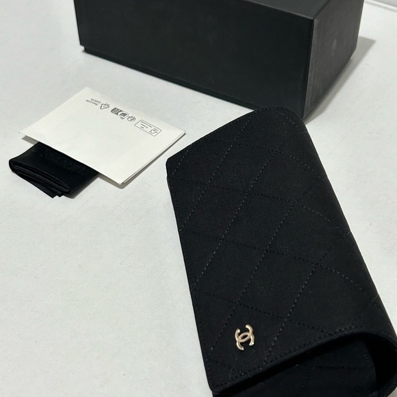 Chanel sunglass case - Picture 8 of 8